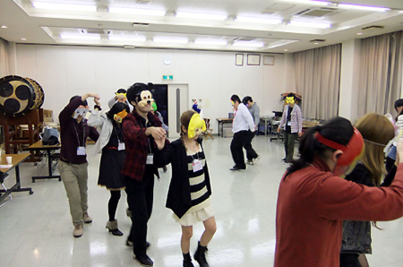 Geeks japoneses participam de encontro de casais mascarados 03