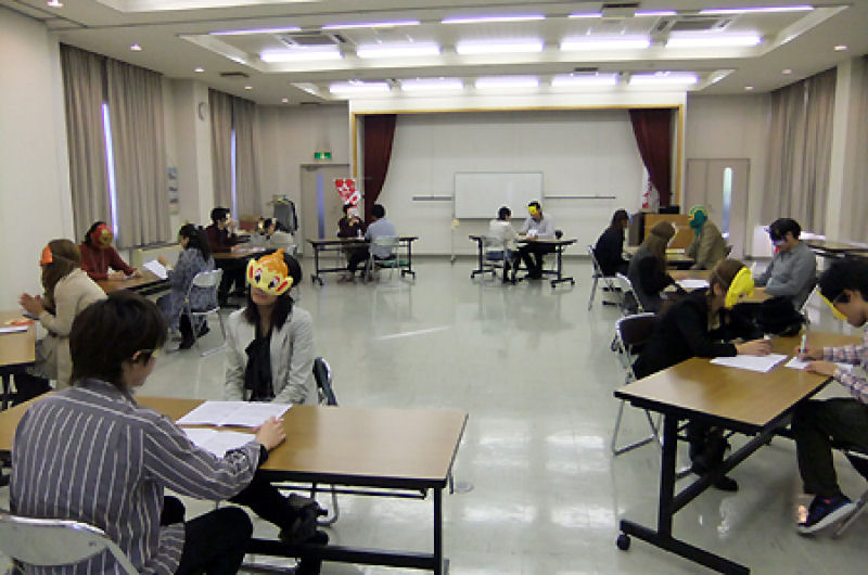 Geeks japoneses participam de encontro de casais mascarados 05