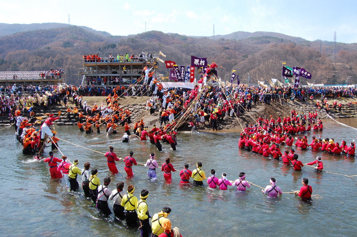 Onbashira, o mais arriscado festival do Japão
