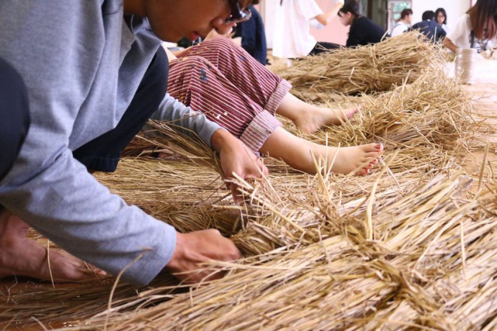 O festival de arte de Wara dá boas-vindas a esculturas de palha de arroz superdimensionadas 09