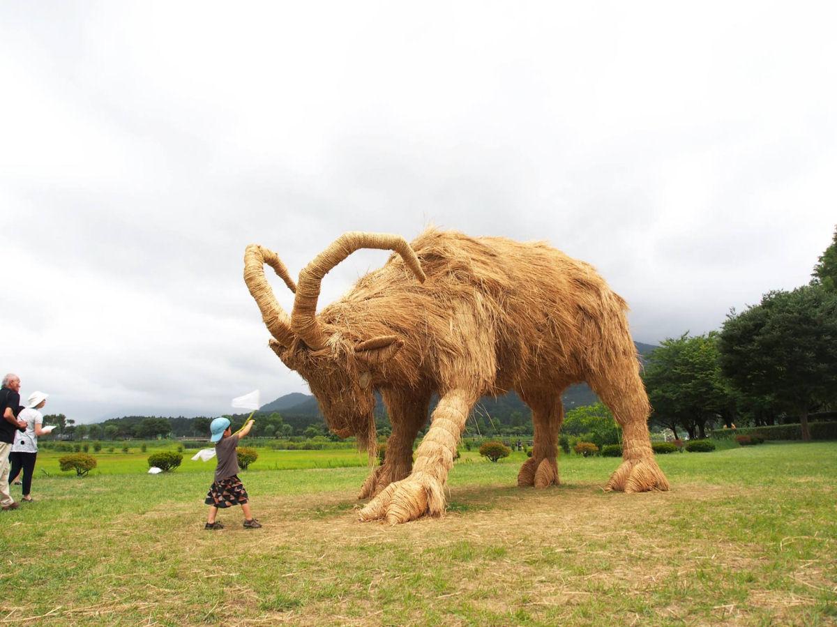 Os enormes animais feitos com palha de arroz no Festival de Arte Wara de 2018 no Japão 06