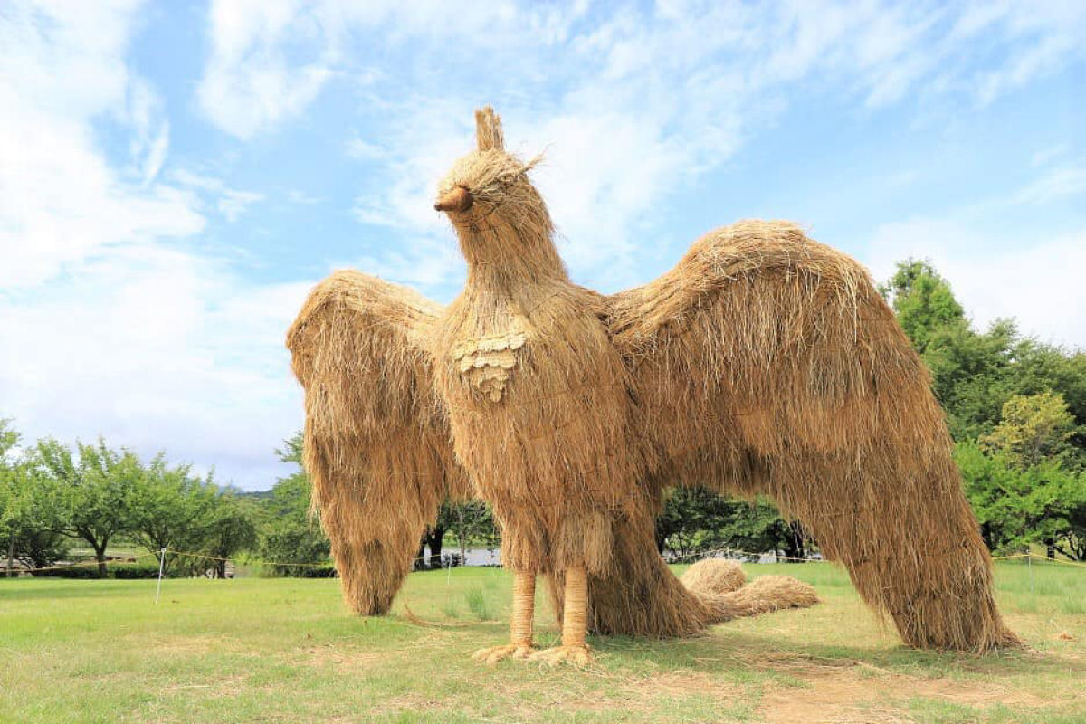 14º Festival Anual de Arte Wara do Japão revela esculturas maciças de palha de arroz