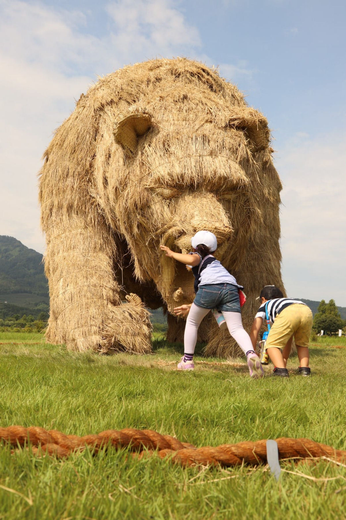 14º Festival Anual de Arte Wara do Japão revela esculturas maciças de palha de arroz