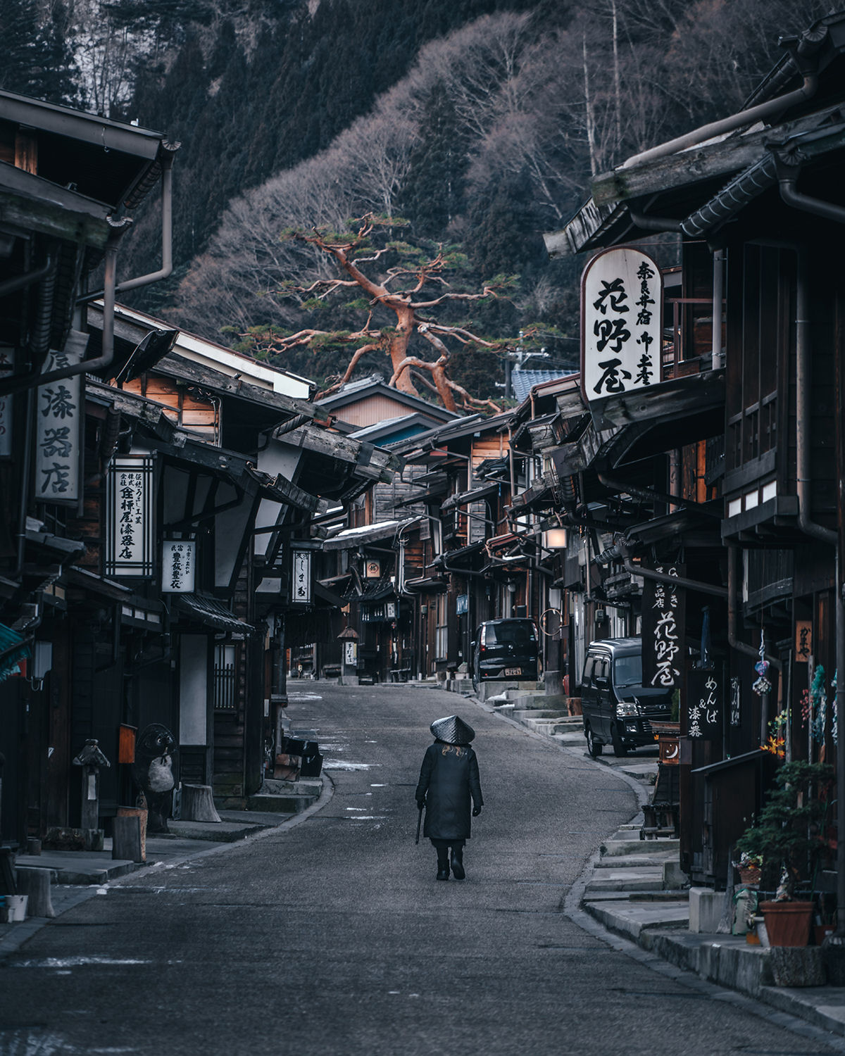 A impressionante coliso da cultura japonesa tradicional e contempornea em fotos 07
