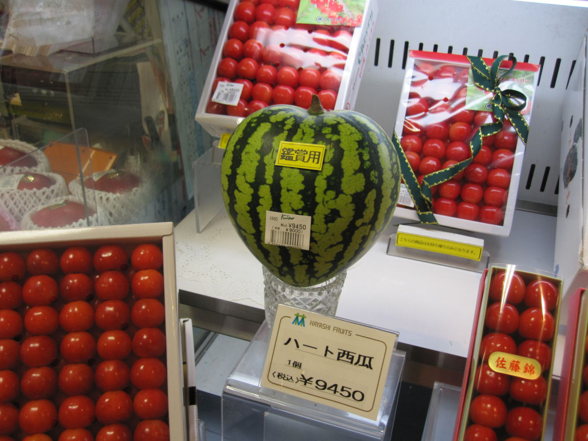 Leiloam dois meles por mais de 110 mil reais, no Japo