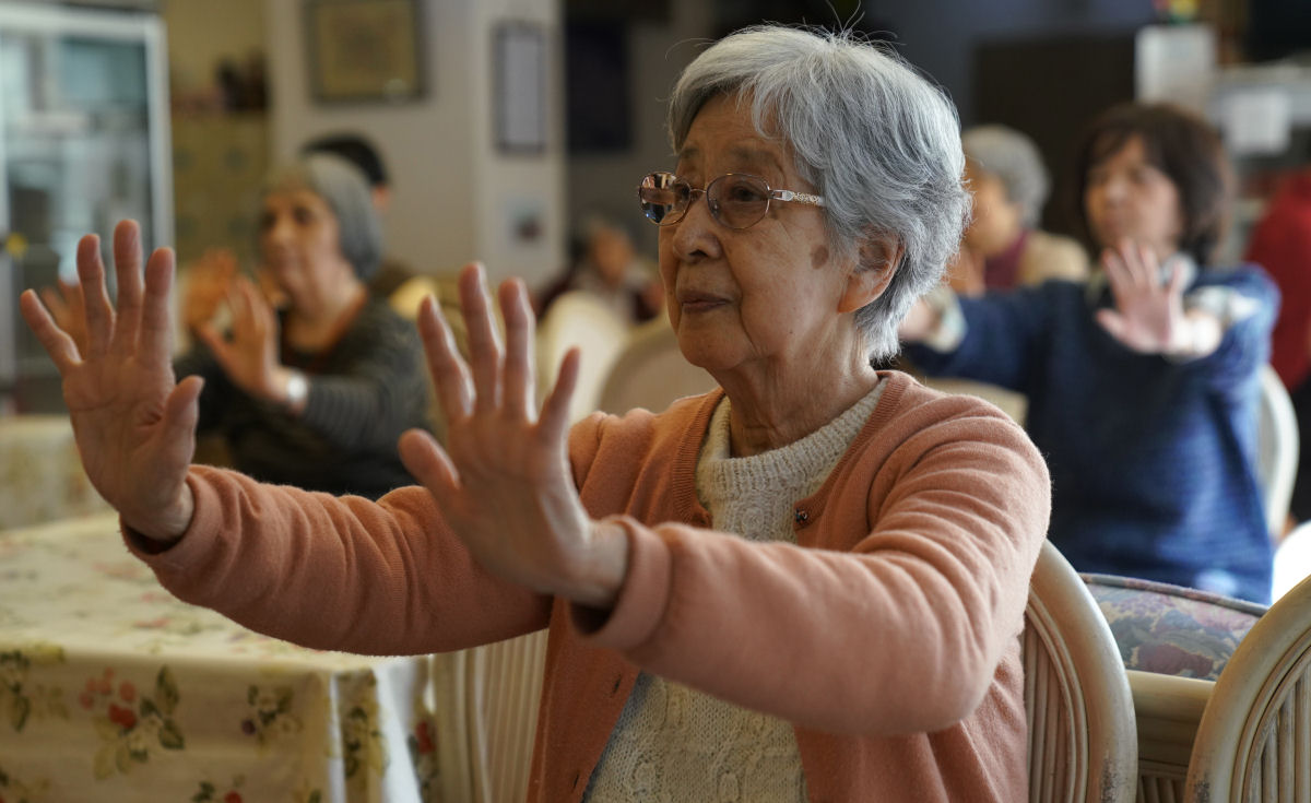 Triste: idosos japoneses esto tramando sua priso para no ficarem sozinhos e pobres