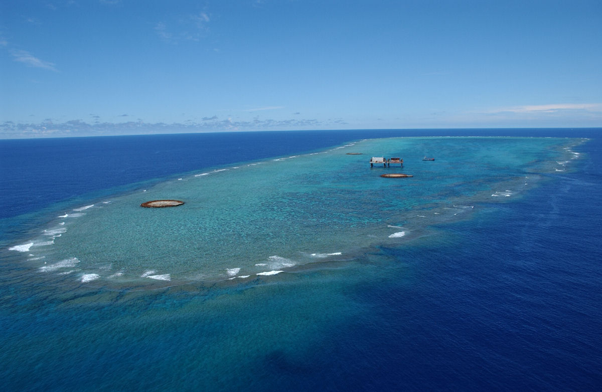 Por que o Japão gastou 600 milhões de dólares em duas ilhotas no meio do Pacífico?