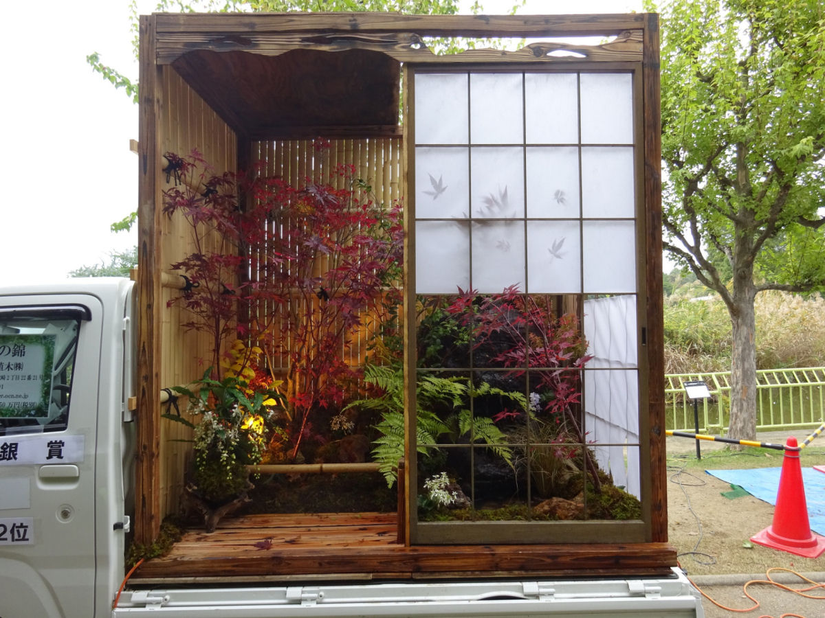 No Japão há um concurso que consiste em criar o mais belo jardim na caçamba de uma caminhonete 05