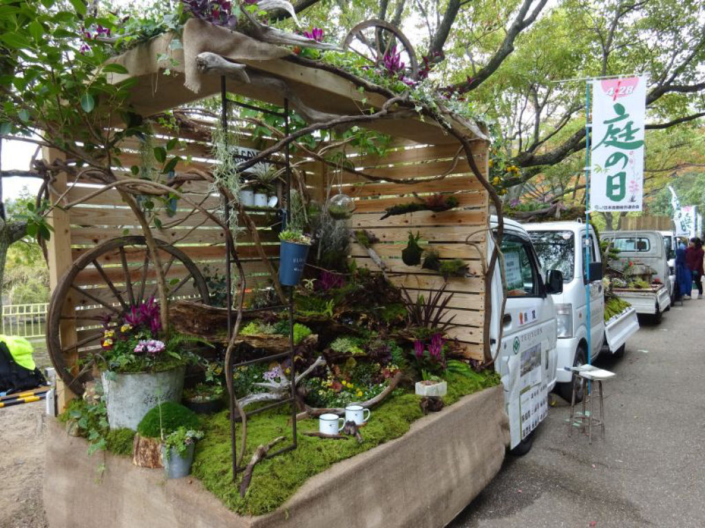 No Japão há um concurso que consiste em criar o mais belo jardim na caçamba de uma caminhonete 08
