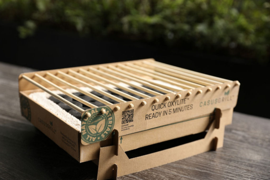 Churrascaria japonesa oferece kit churrasco para viagem com churrasqueiras descartáveis