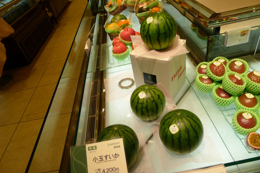 A loja japonesa que vende frutas como itens de luxo 02