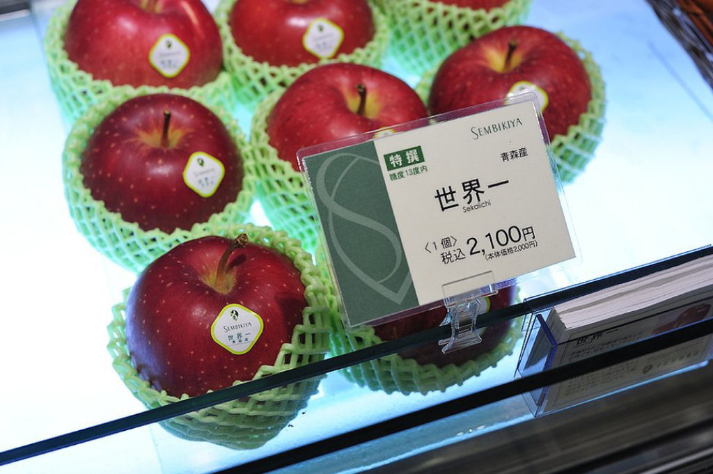 A loja japonesa que vende frutas como itens de luxo 09