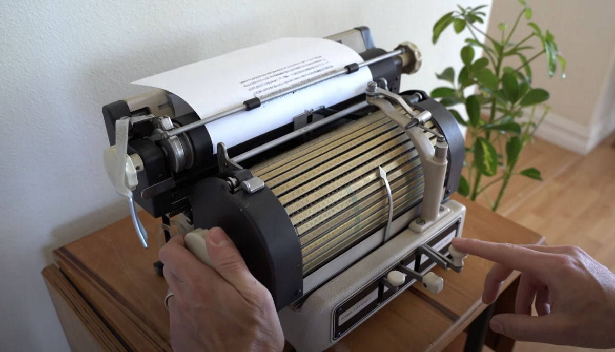 A máquina de escrever dos anos 1940 que podia digitar em português, chinês e japonês