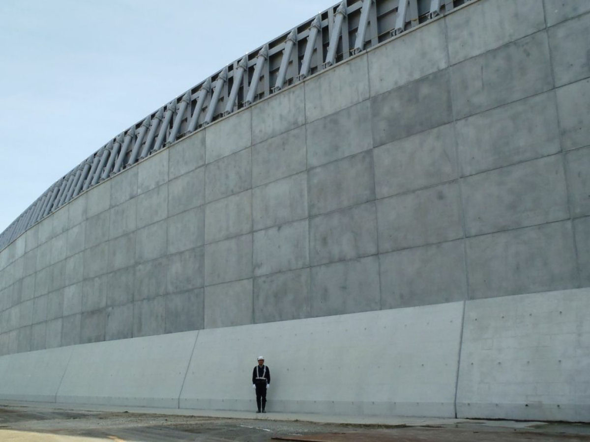 As colossais muralhas anti-tsunami que o Japo est construindo