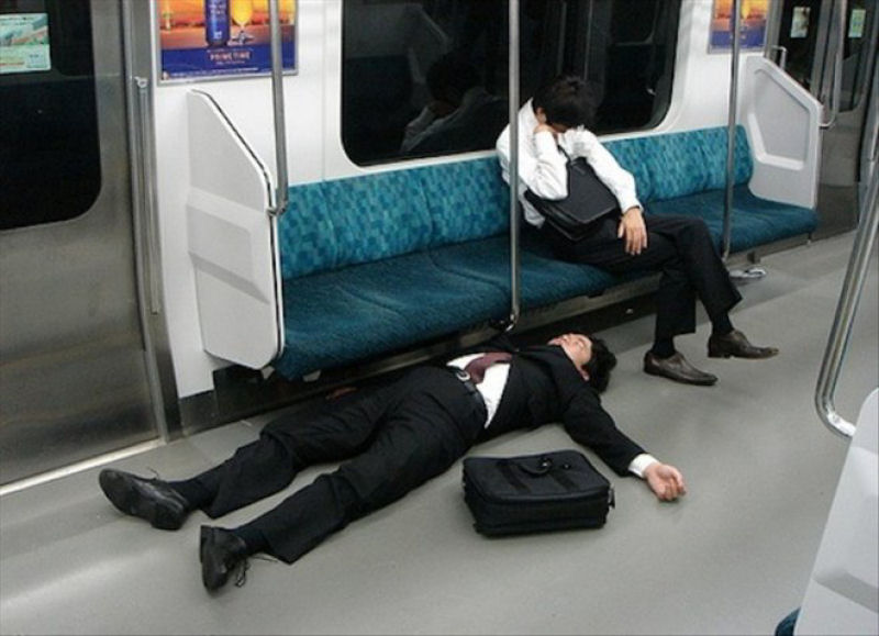 Cata-bêbado: o busão japonês que resgata passageiros de trem bêbados que perderam sua parada 03