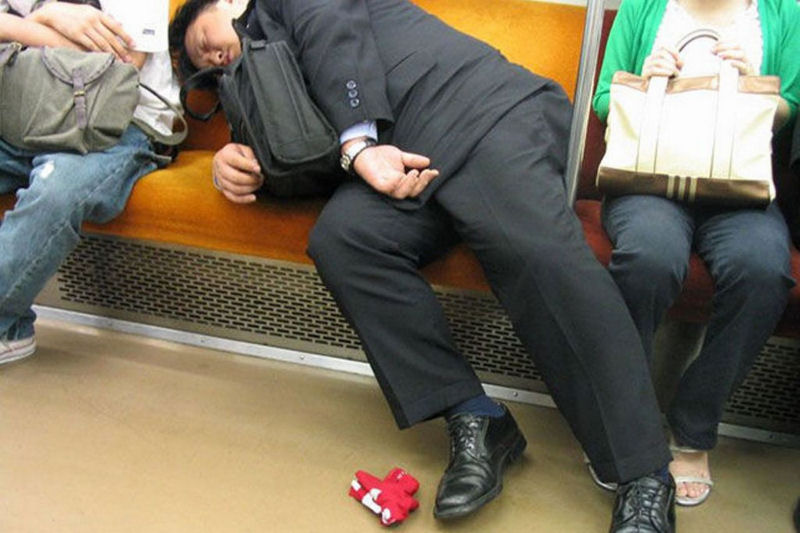 Cata-bêbado: o busão japonês que resgata passageiros de trem bêbados que perderam sua parada 07