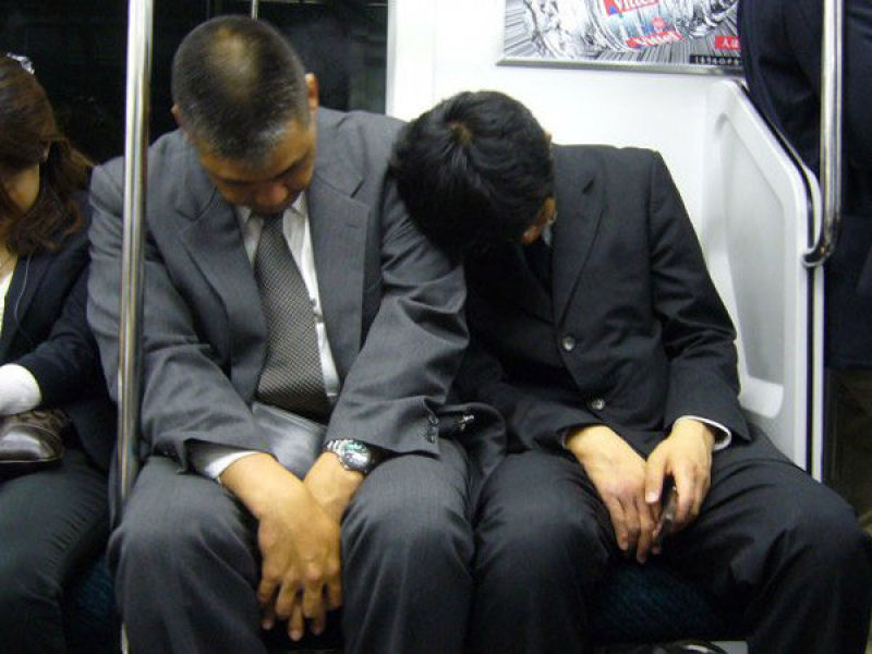 Cata-bêbado: o busão japonês que resgata passageiros de trem bêbados que perderam sua parada 10
