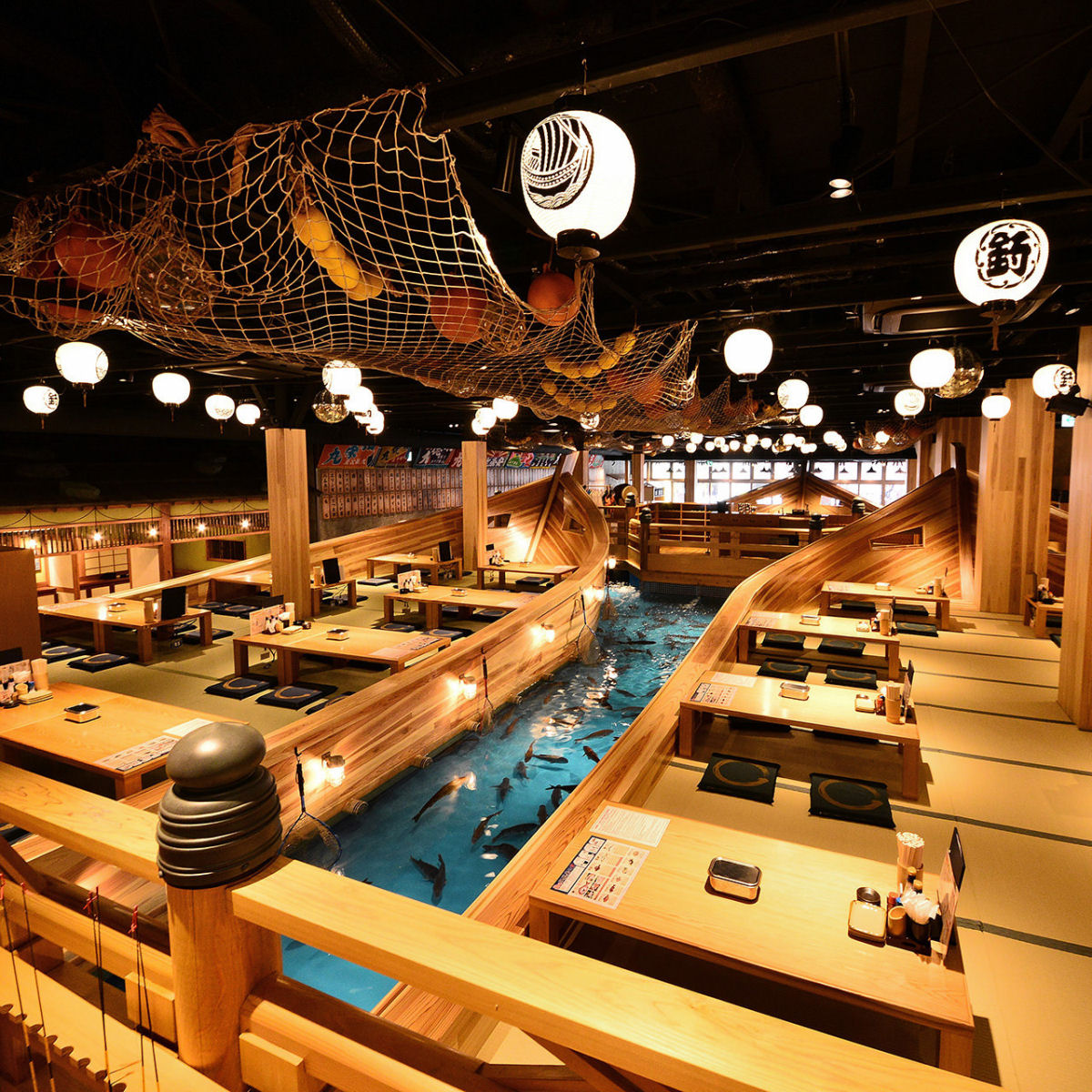 Este restaurante japons permite que os clientes pesquem seus prprios peixes para a refeio