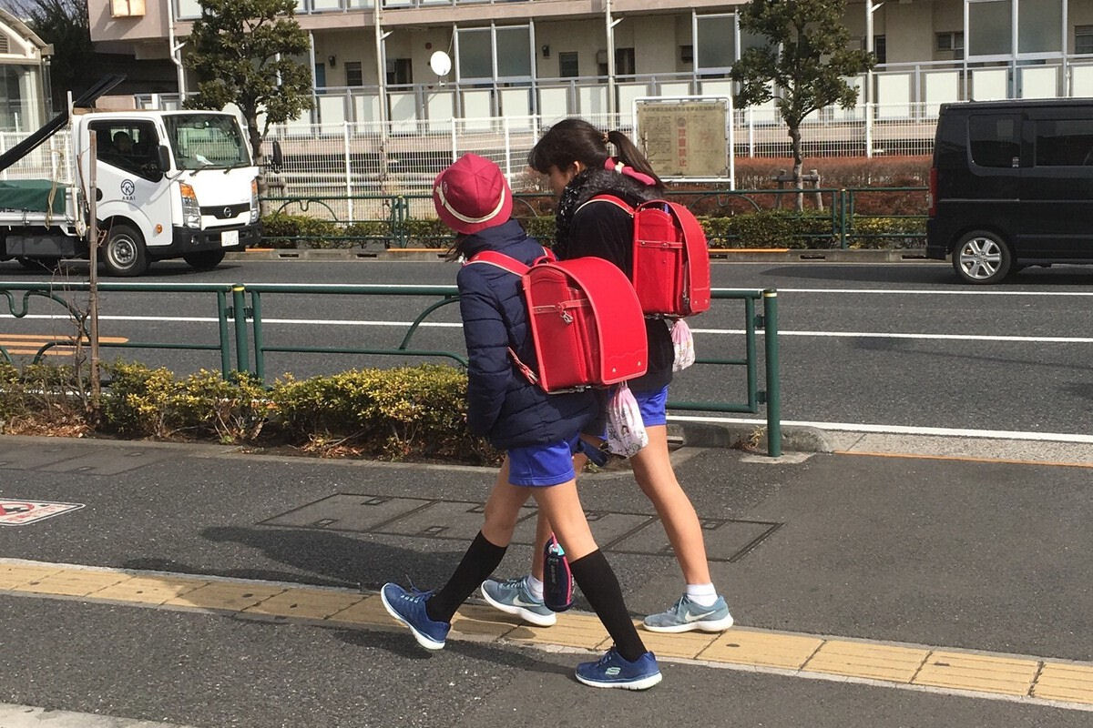 O símbolo nacional japonês mantido há gerações: uma mochila escolar extremamente cara