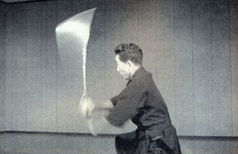 Empresrio japons corta brao de seu scio com uma espada