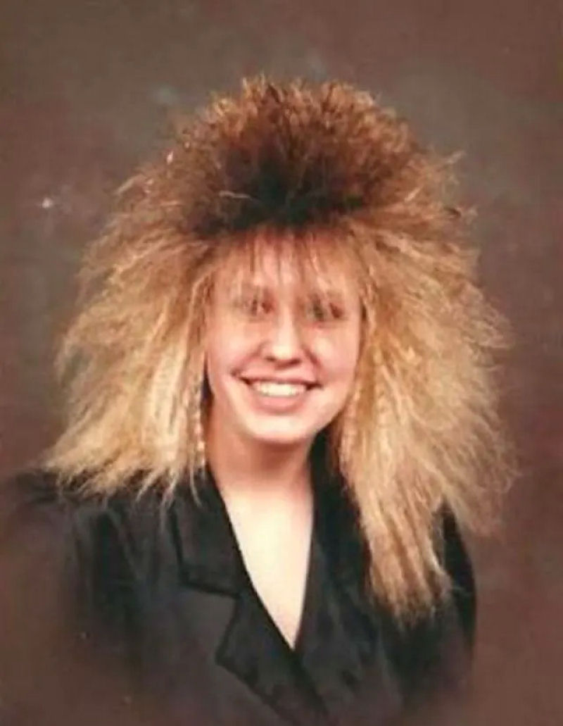 A Mania do Cabelo dos anos 80: quando as mulheres levaram os penteados a novos patamares 10