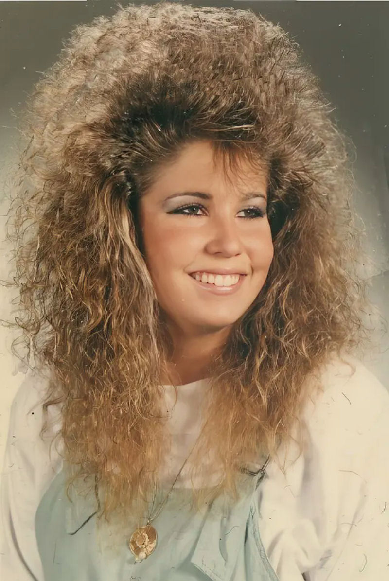 A Mania do Cabelo dos anos 80: quando as mulheres levaram os penteados a novos patamares 13