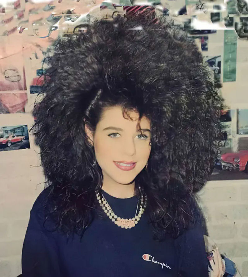 A Mania do Cabelo dos anos 80: quando as mulheres levaram os penteados a novos patamares 14