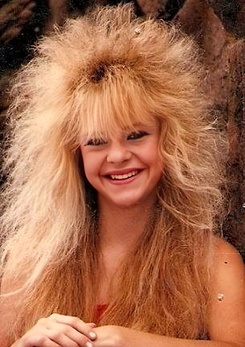 A Mania do Cabelo dos anos 80: quando as mulheres levaram os penteados a novos patamares 38