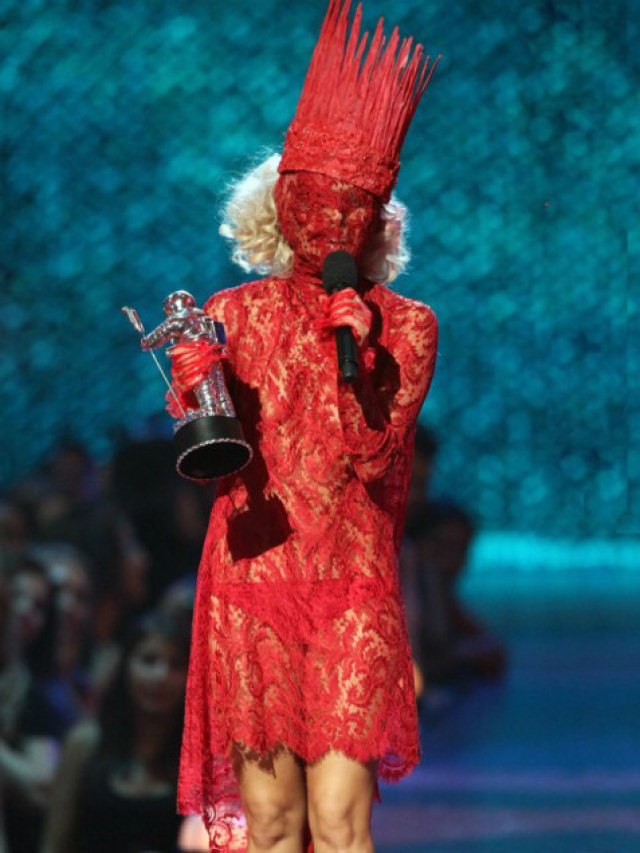 Lady Gaga vestida como uma idiota 01