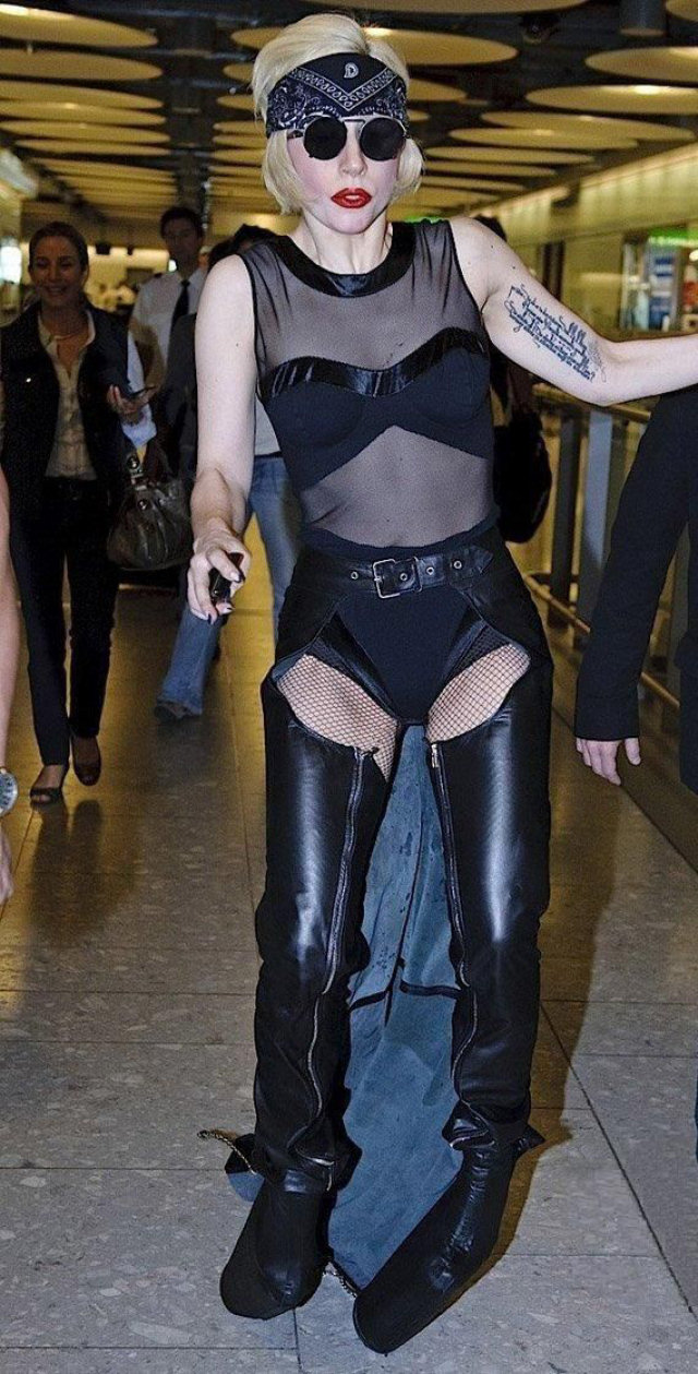 Lady Gaga vestida como uma idiota 10
