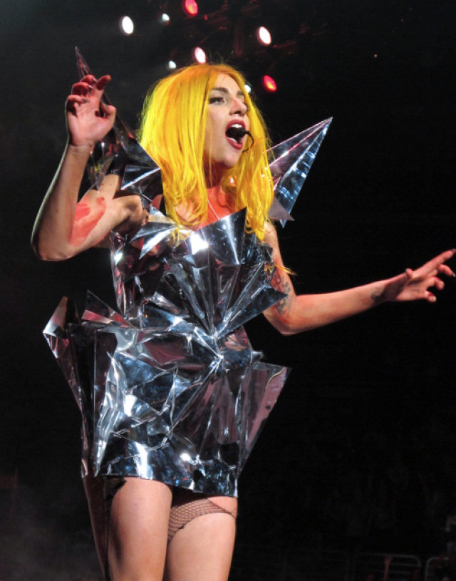 Lady Gaga vestida como uma idiota 11