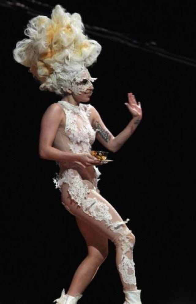 Lady Gaga vestida como uma idiota 18
