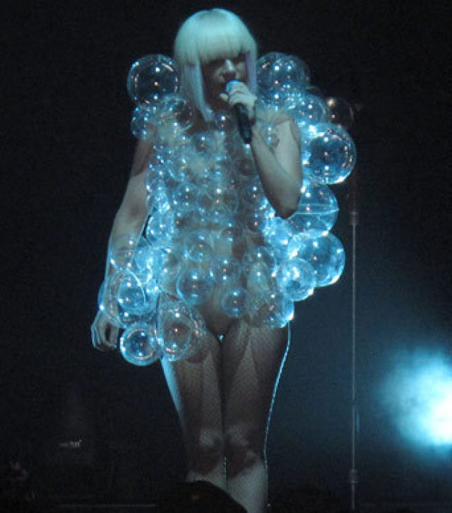 Lady Gaga vestida como uma idiota 24