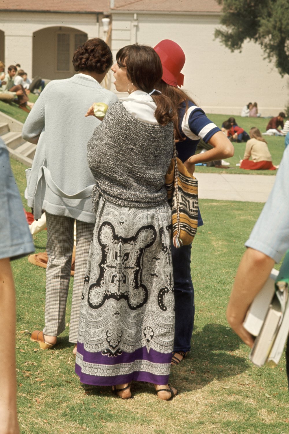 Estas colegiais dos anos 60 se vestiam bem, inclusive para hoje em dia 14