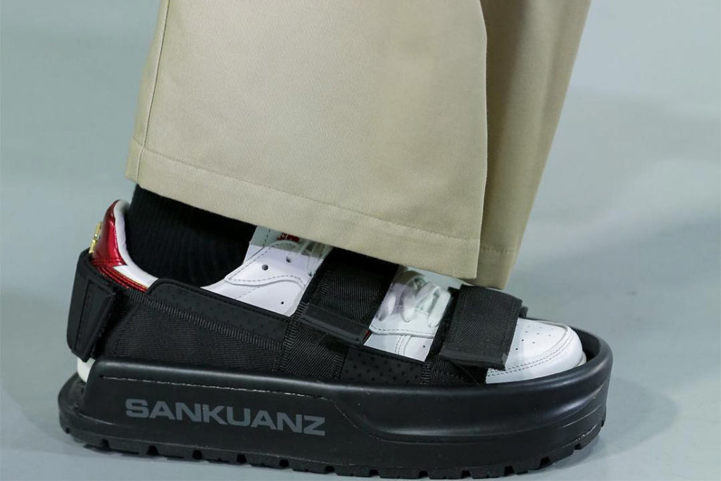 Marca fashion chinesa faz sandlias para seus tnis 03