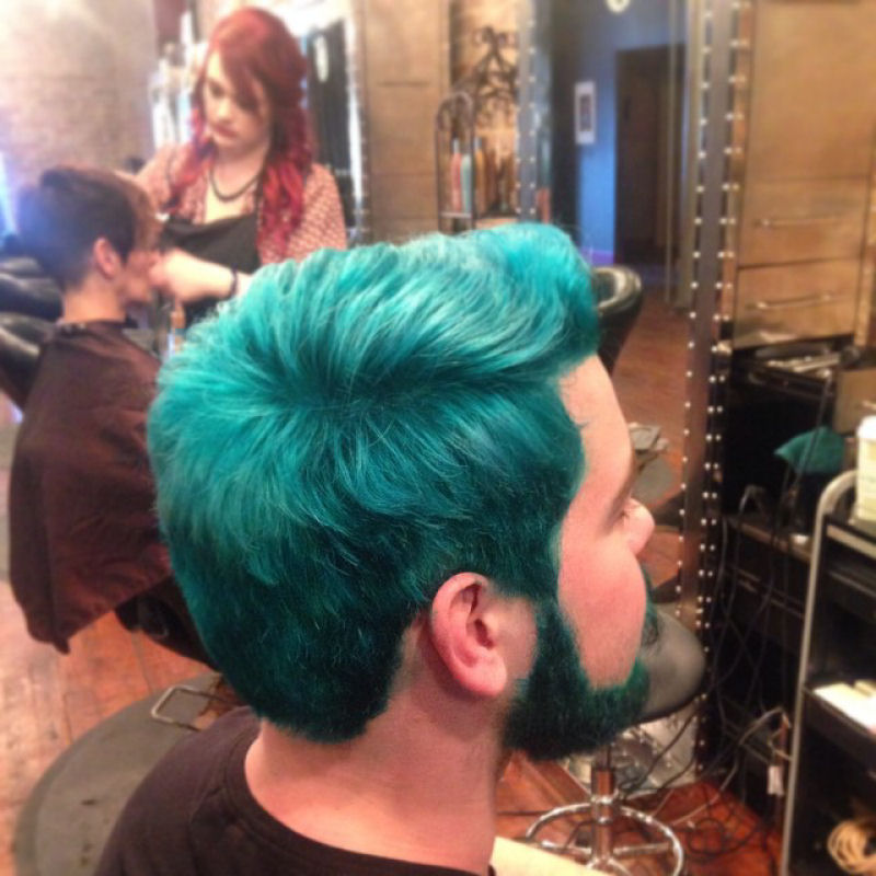 Sereios: homens tingindo o cabelo em cores realmente vvidas 19