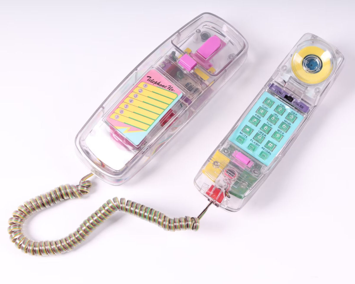 Alto e claro: quando os telefones transparentes dominaram os anos 90