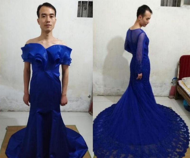 Vendedor on-line dedicado, modela todos os vestidos que ele vende 02