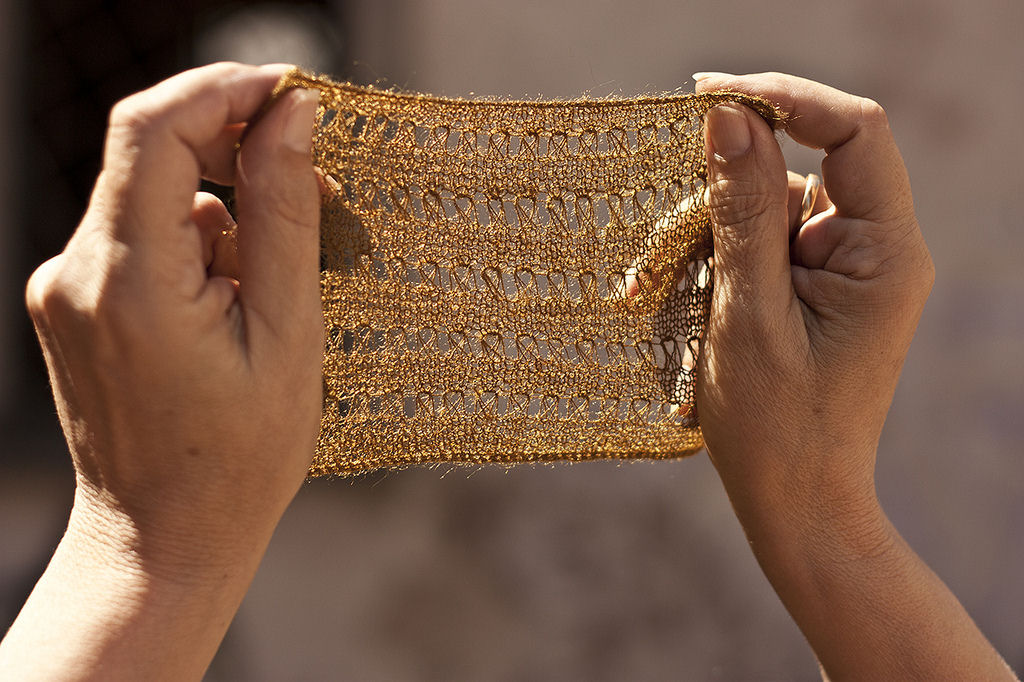 O bisso: a seda natural marinha produzida apenas por uma mulher no mundo