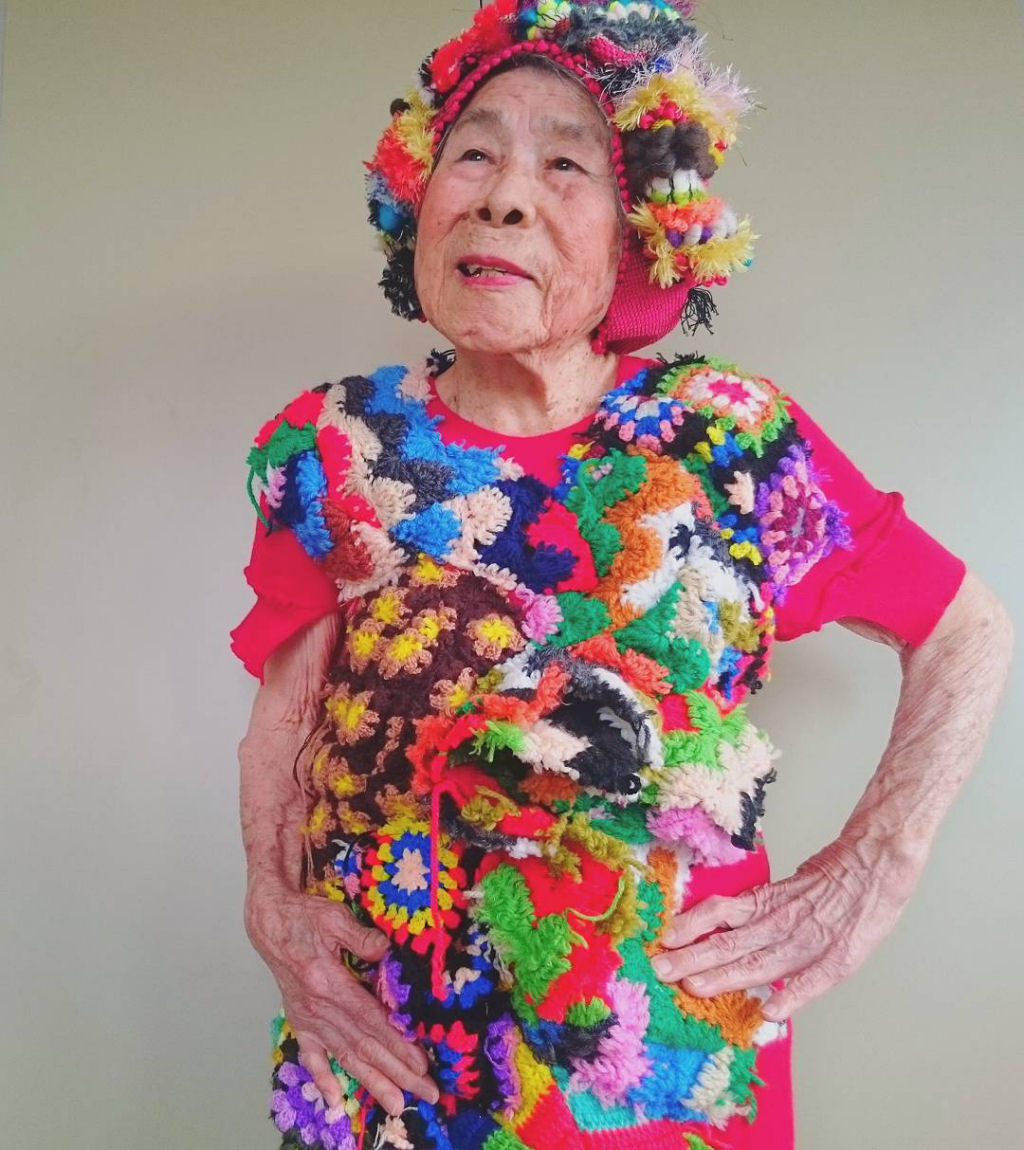 Esta vov de 93 anos  a modelo da moda criada por sua neta 03