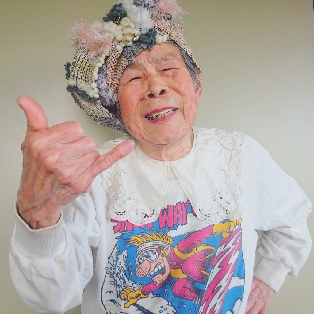 Esta vov de 93 anos  a modelo da moda criada por sua neta 05