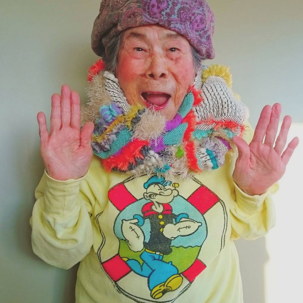 Esta vov de 93 anos  a modelo da moda criada por sua neta 10