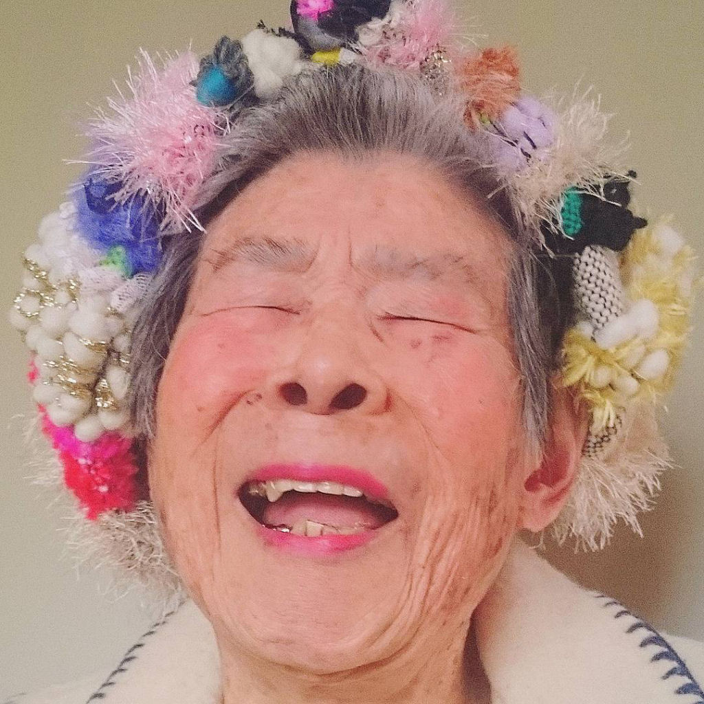 Esta vov de 93 anos  a modelo da moda criada por sua neta 12