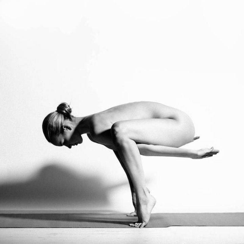 Esta iogue transforma seu corpo em arte sem violar as normas sobre nudez em Instagram 14