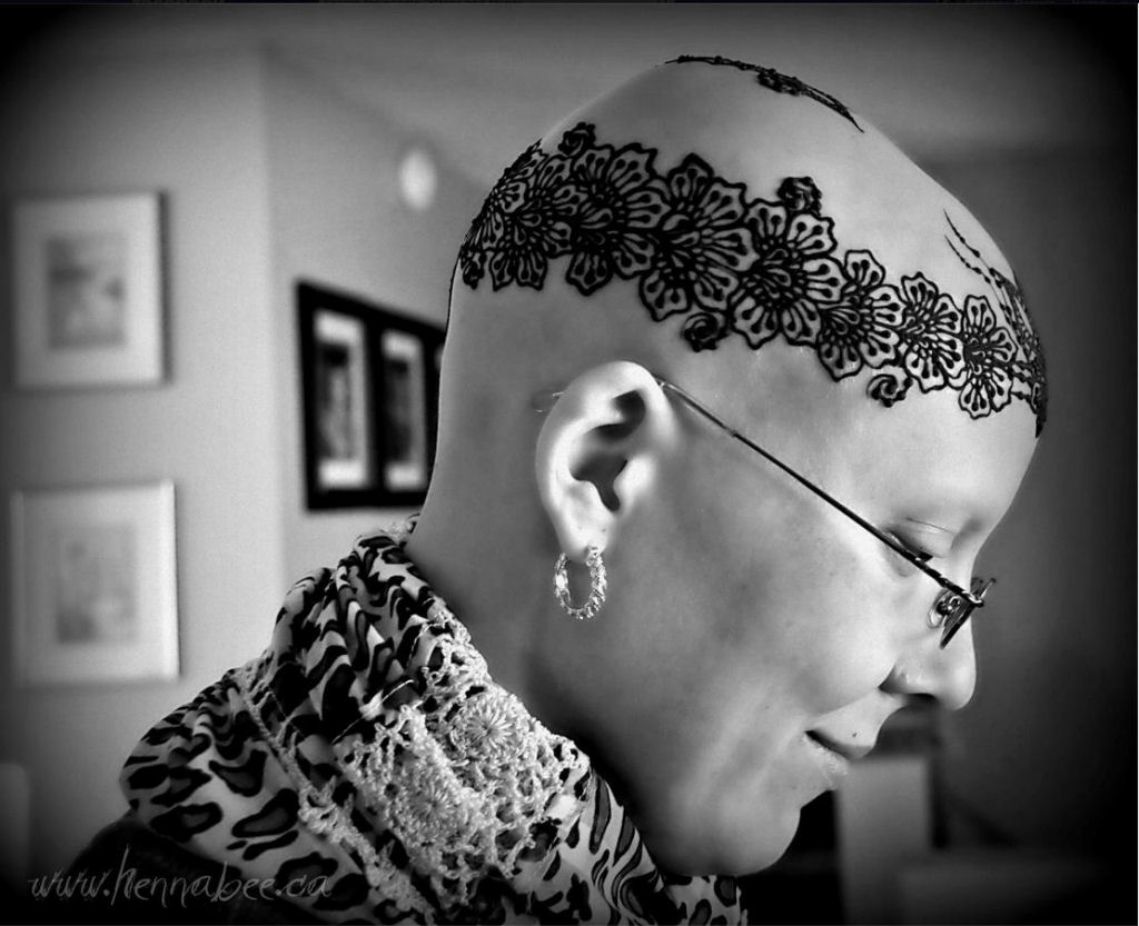 Elegantes coroas de tatuagem de Henna ajudam pacientes com cncer a lidar com sua perda de cabelo 19