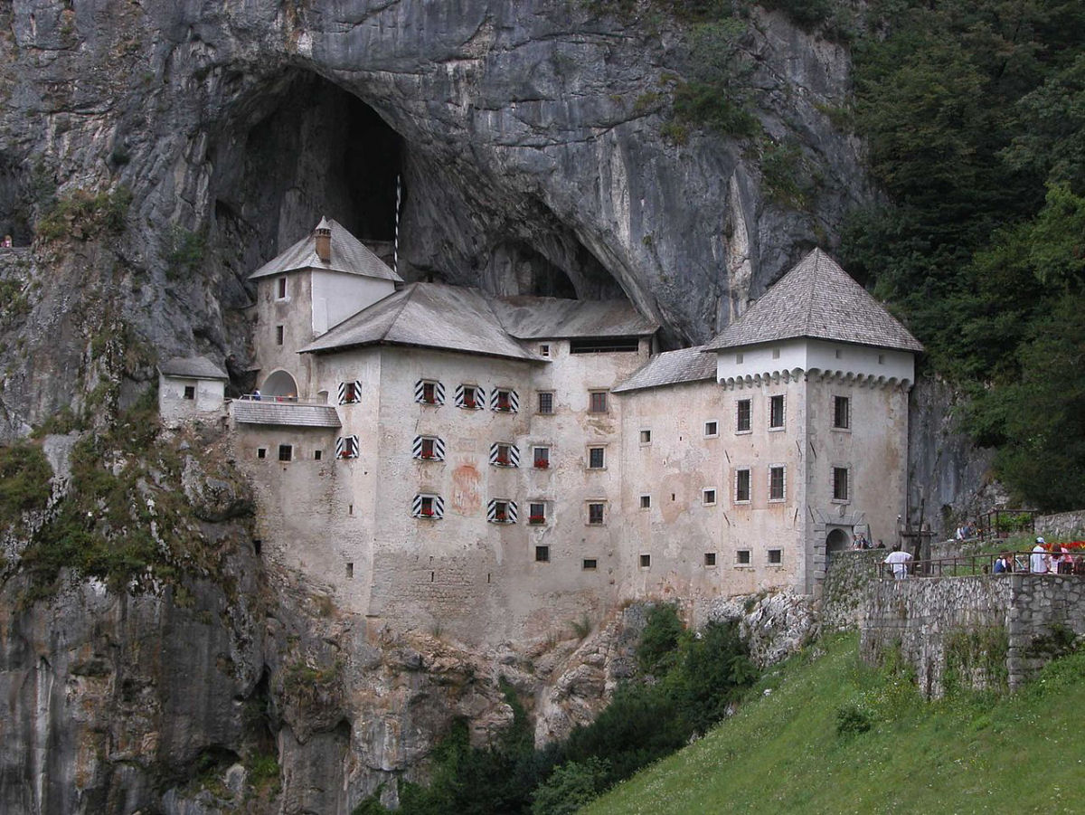 O Castelo de Predjama que abrigou o Robin Hood esloveno