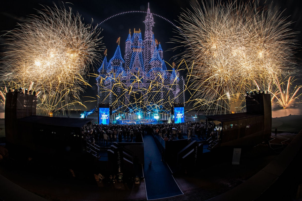 9.000 drones iluminaram o cu noturno para anunciar a chegada da Disneylndia Abu Dhabi