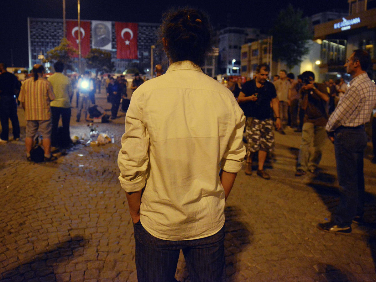#Duranadam - O 'homem em pé', uma nova forma de protesto pacífico em Istambul 02