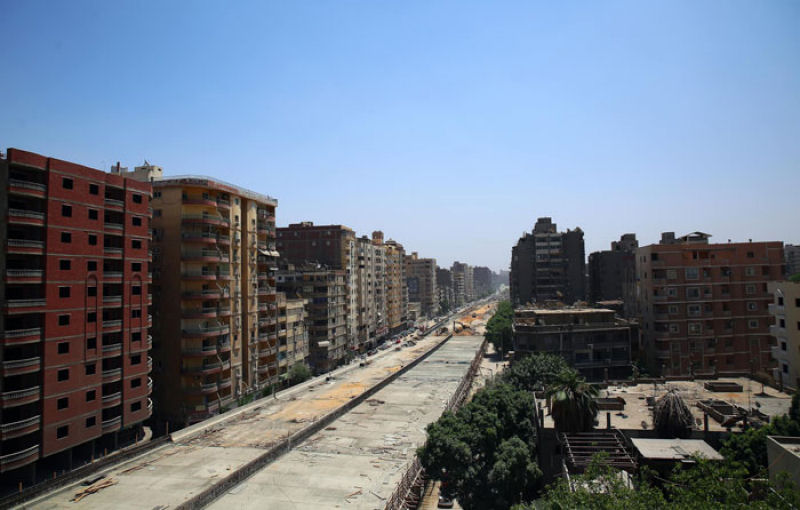 O governo egípcio decidiu construir um elevado no meio de uma área residencial