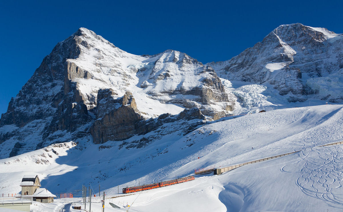 Jungfraubahn, a ferrovia escavada na parede de um monte alpino